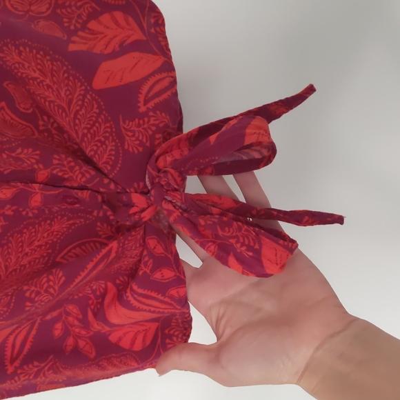 Tropical Sleeveless Blouse - Picture 5 of 12